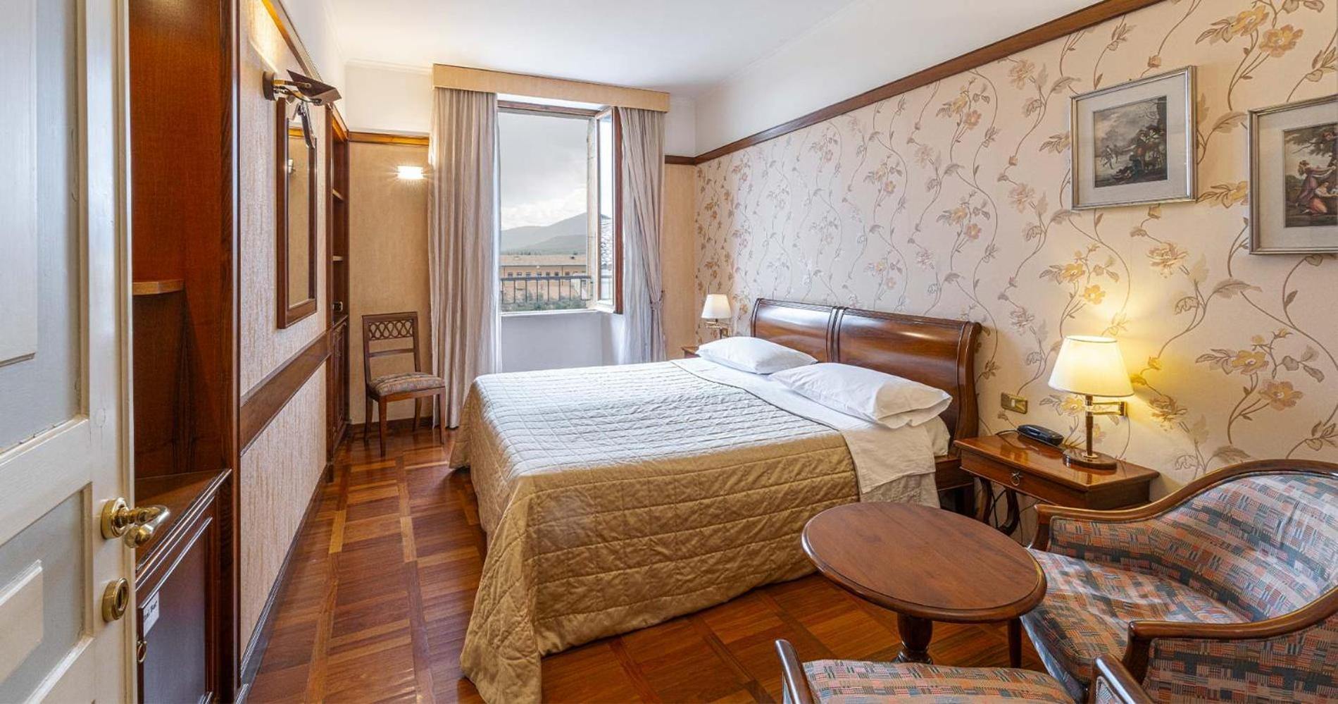 Hotel&Ristorante Miramonti Palazzo Storico رييتي المظهر الخارجي الصورة